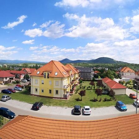 Orsika Hilltop Apartman エゲル エクステリア 写真